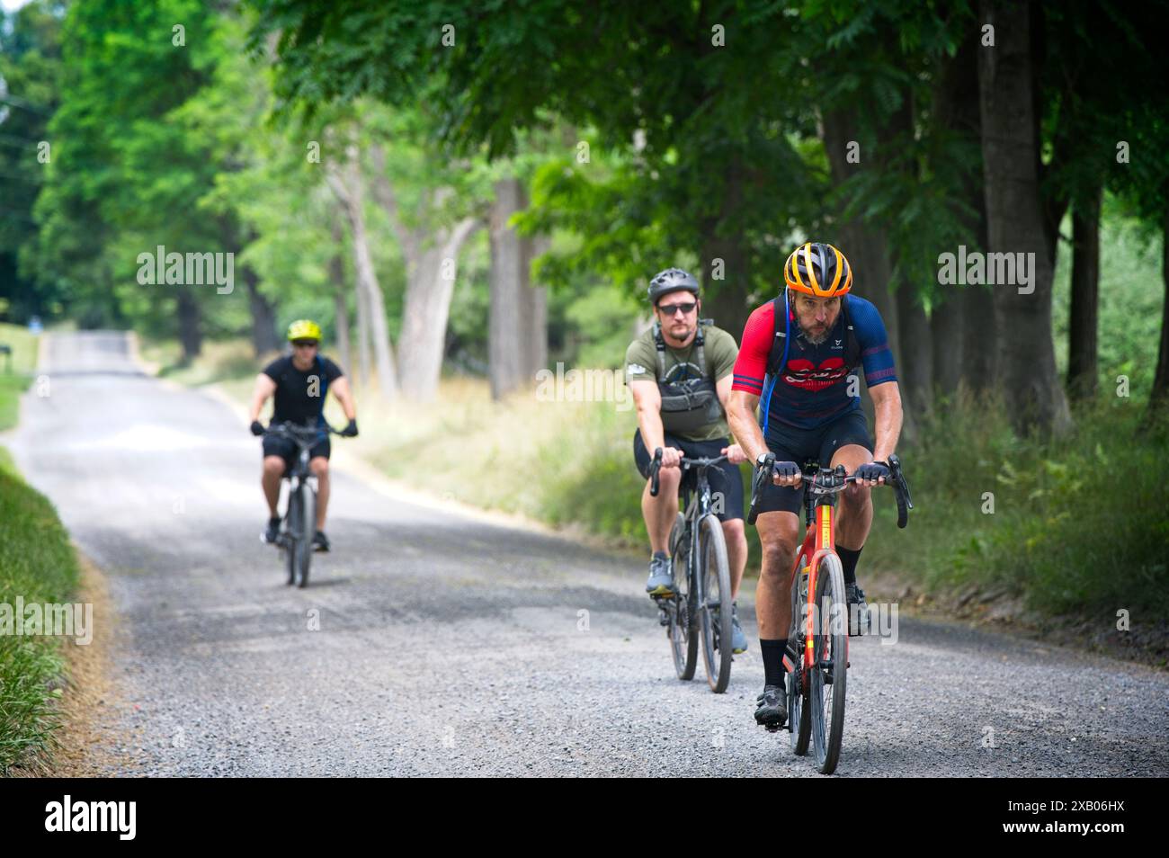 STATI UNITI - 9 giugno 2024: Il consigliere speciale Jack Smith è visto qui mentre guida il suo dettaglio severo in un giro di 80 miglia in bicicletta a Western Loudou Foto Stock