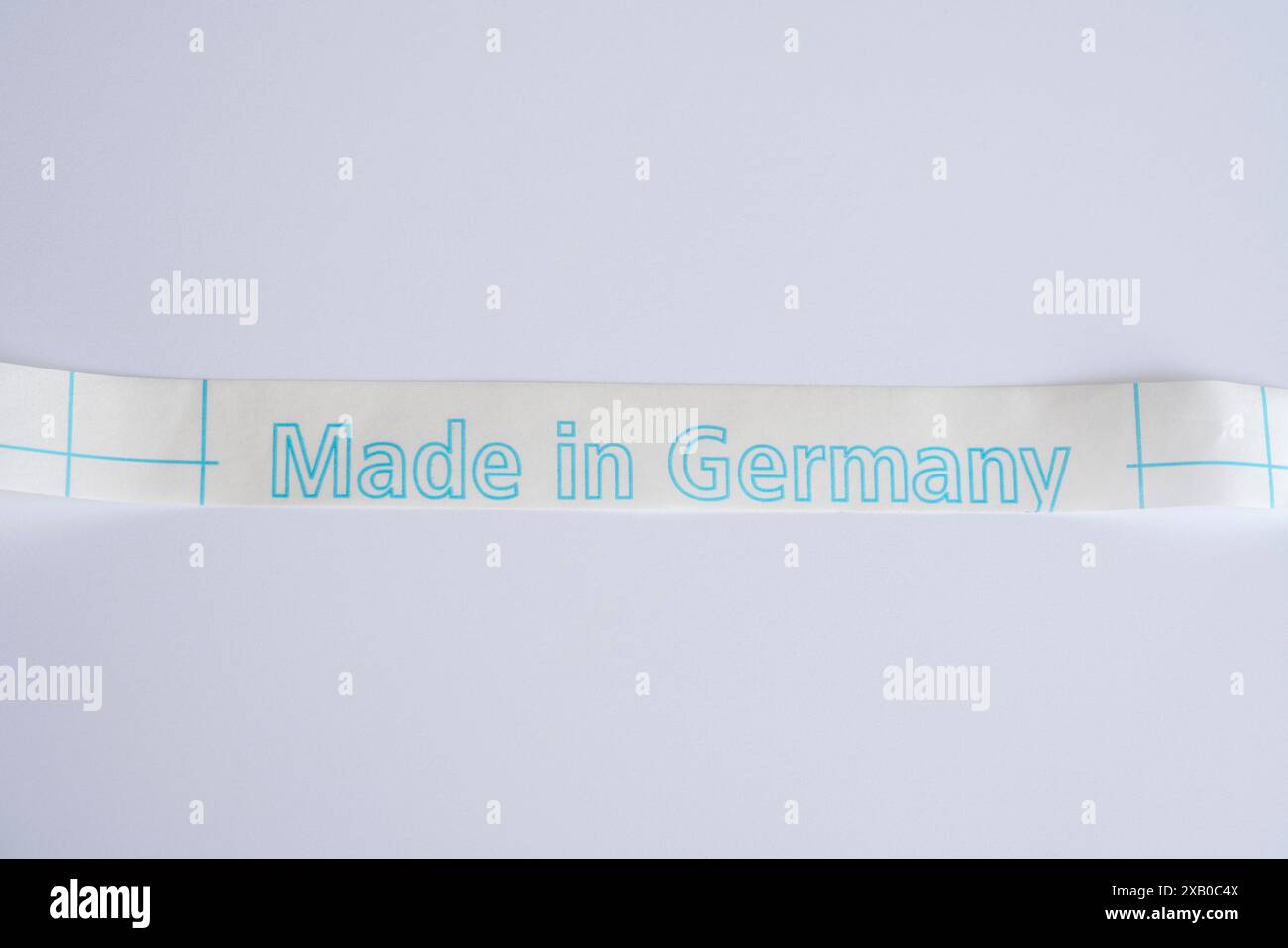 Etichetta Made in Germany stampata sul retro di un rotolo di carta - concetto di qualità Made in Germany Foto Stock Etichetta Made in Germany stampata sul retro di un rotolo di carta - concetto di qualità Made in Germany Foto Stock