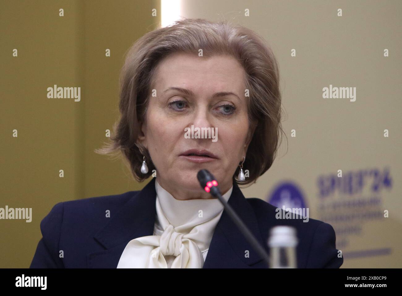 Anna Popova, capo del servizio federale per la sorveglianza sulla protezione dei diritti dei consumatori e il benessere umano; medico sanitario capo della Federazione russa, partecipa a una sessione sul passato, presente e futuro della nostra dieta: il ruolo della nutrizione nello sviluppo sostenibile nel quadro del Forum economico internazionale 2024 di San Pietroburgo (SPIEF 2024). Foto Stock