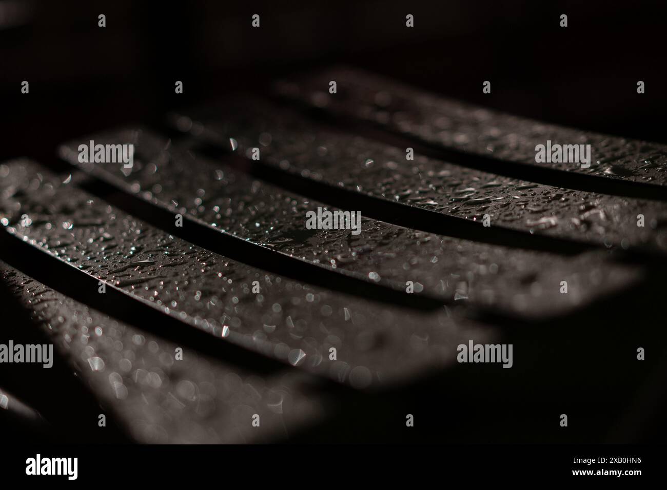 Posto a sedere nell'acqua del caffè nero di notte Foto Stock