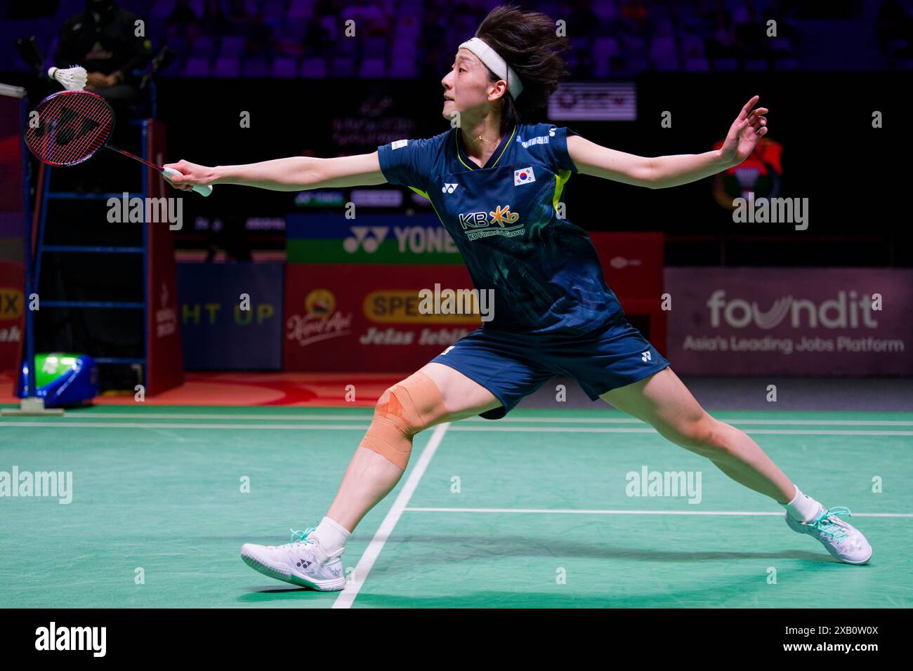 Giacarta, Indonesia. 9 giugno 2024. LEE so Hee della Corea del Sud in azione durante il match di doppio femminile del sesto giorno del Kapal API Indonesia Open tra BAEK ha Na e LEE so Hee della Corea del Sud e CHEN Qing Chen e JIA Yi fan della Cina all'Istora Gelora Bung Karno il 9 giugno 2024 a Jakarta, Indonesia Credit: IOIO IMAGES/Alamy Live News Foto Stock