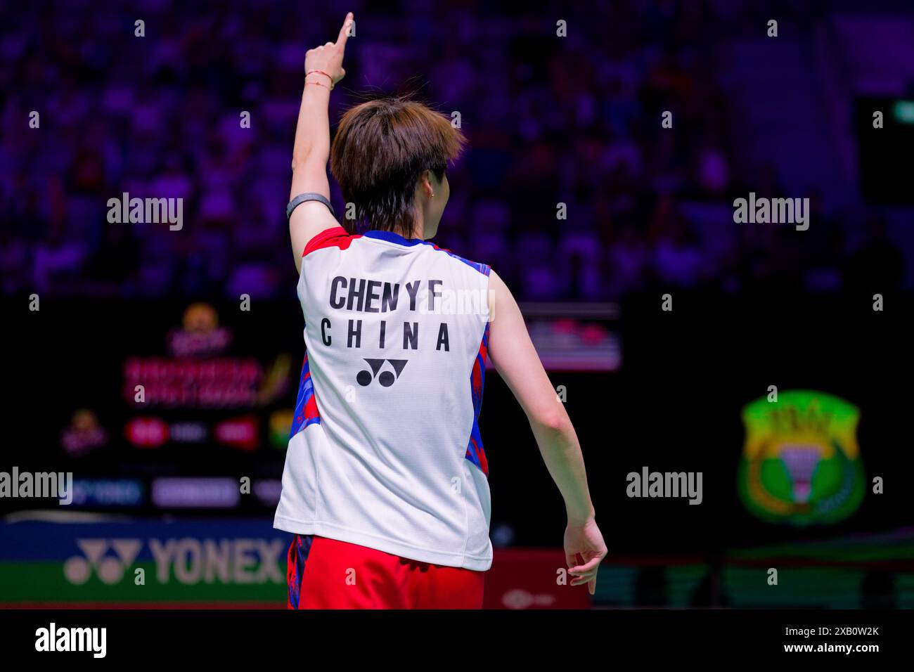 Giacarta, Indonesia. 9 giugno 2024. CHEN Yu Fei, cinese, festeggia dopo aver vinto la finale del 6° giorno del Kapal API Indonesia Open contro UN se Young della Corea del Sud all'Istora Gelora Bung Karno il 9 giugno 2024 a Giacarta, Indonesia Credit: IOIO IMAGES/Alamy Live News Foto Stock