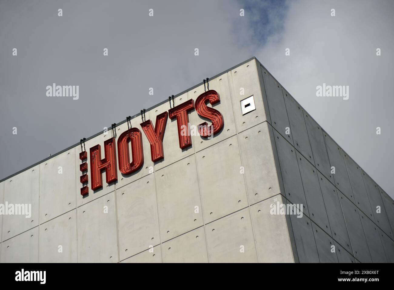 CHRISTCHURCH, NUOVA ZELANDA, 29 MARZO 2023: Insegne al neon per il cinema Hoyts di Christchurch, nuova Zelanda Foto Stock