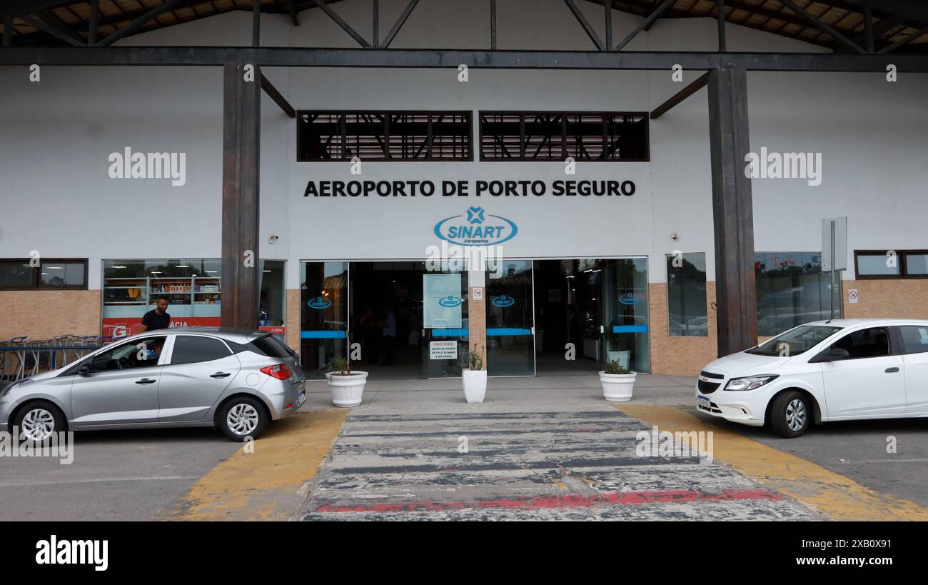 Aeroporto di Porto Seguro porto seguro, bahia, brasile - 20 ottobre 2023: Facciata dell'aeroporto di Porto Seguro nell'estremo sud di Bahia. PORTO SEGURO BAHIA BRASILE Copyright: XJoaxSouzax 201023JOA4317665 Foto Stock