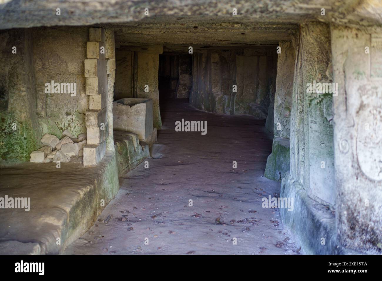 Cave di pietra calcarea convertite per uso militare durante la prima guerra mondiale Foto Stock