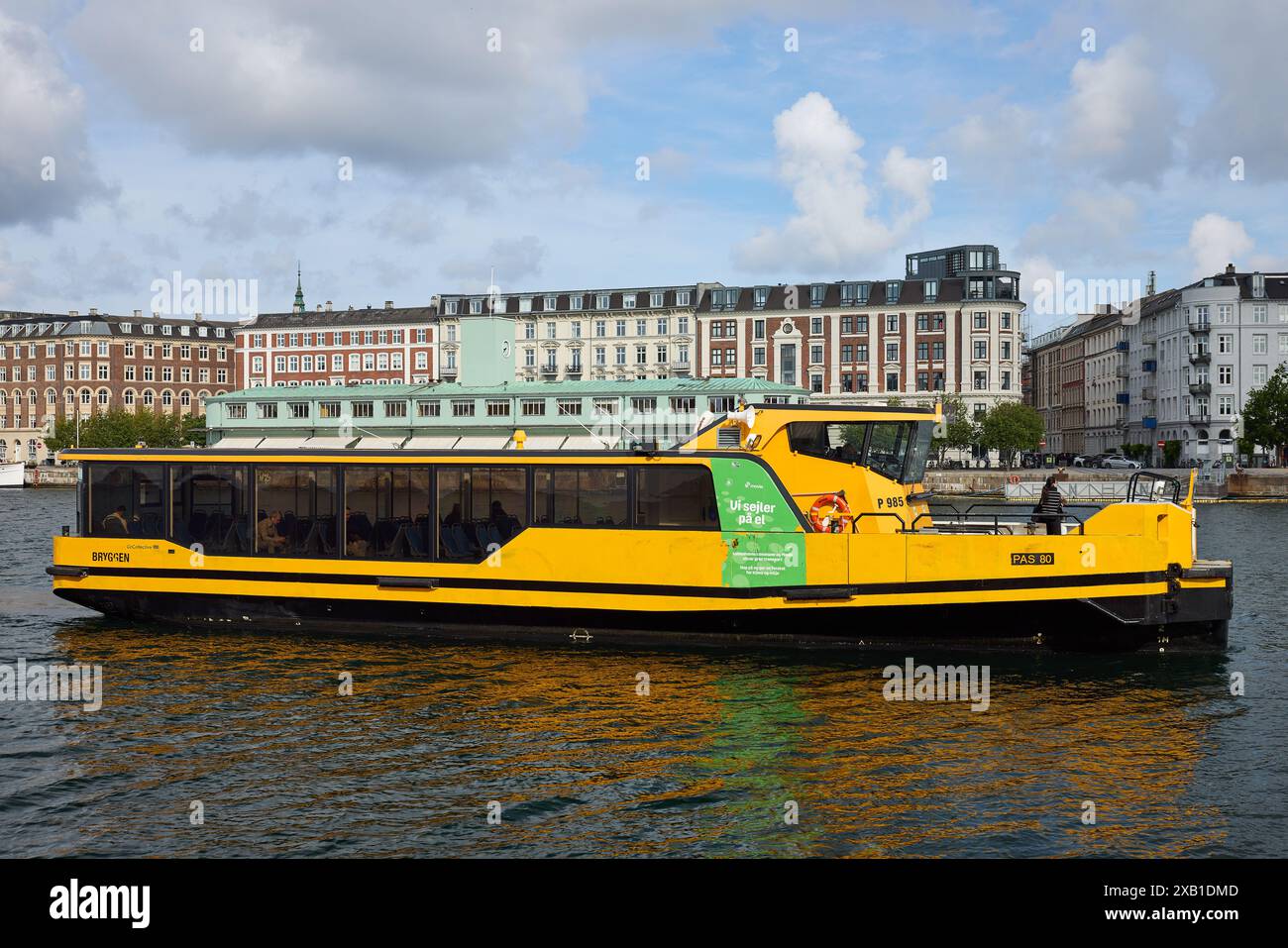 Autobus del porto (Havnebus) nel porto di Copenaghen; Danimarca Foto Stock