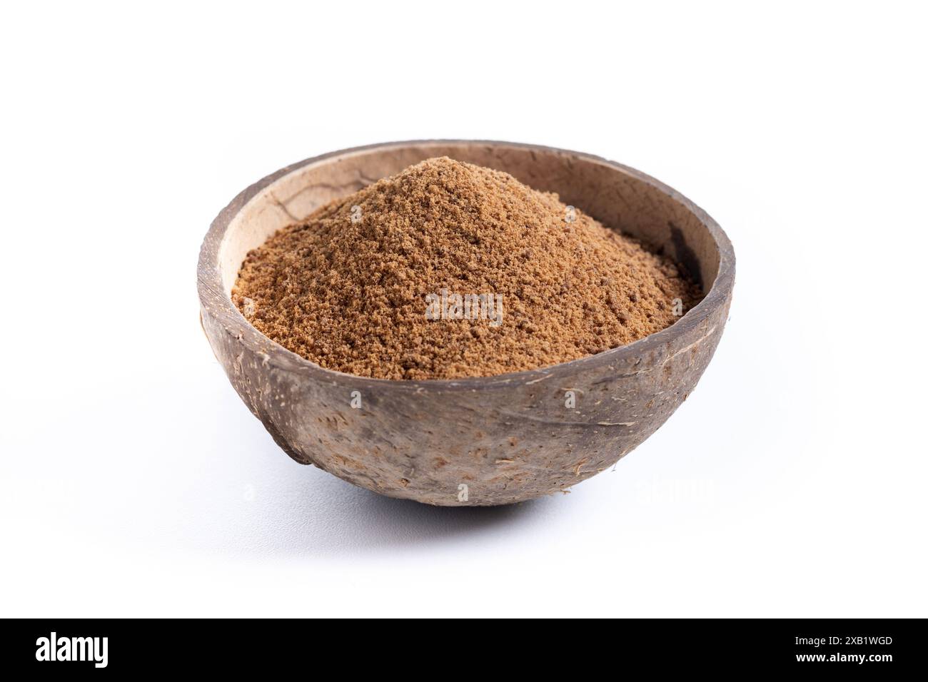 Zucchero di palma di cocco isolato su fondo bianco Foto Stock