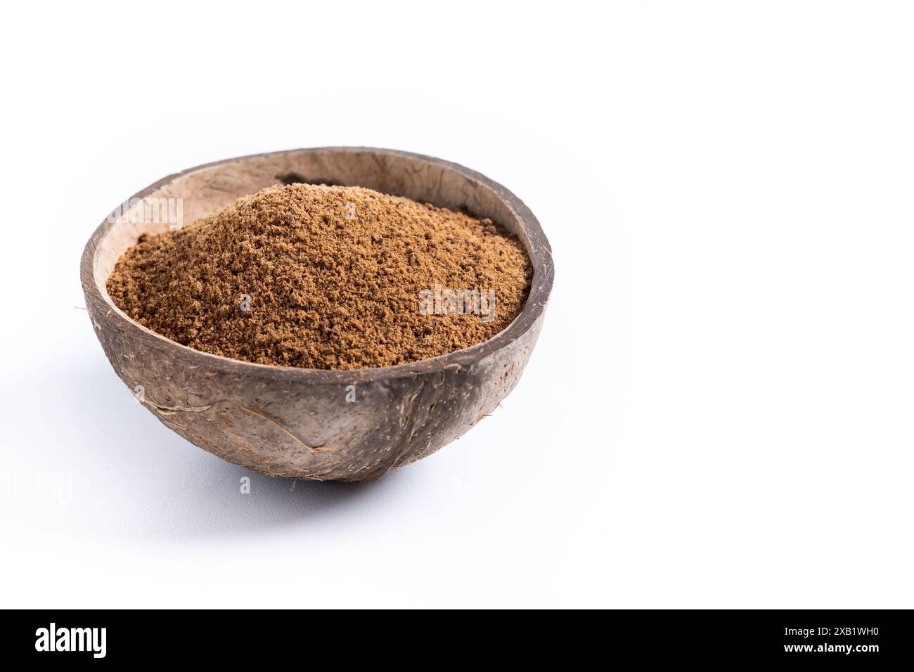 Zucchero di palma di cocco isolato su fondo bianco Foto Stock