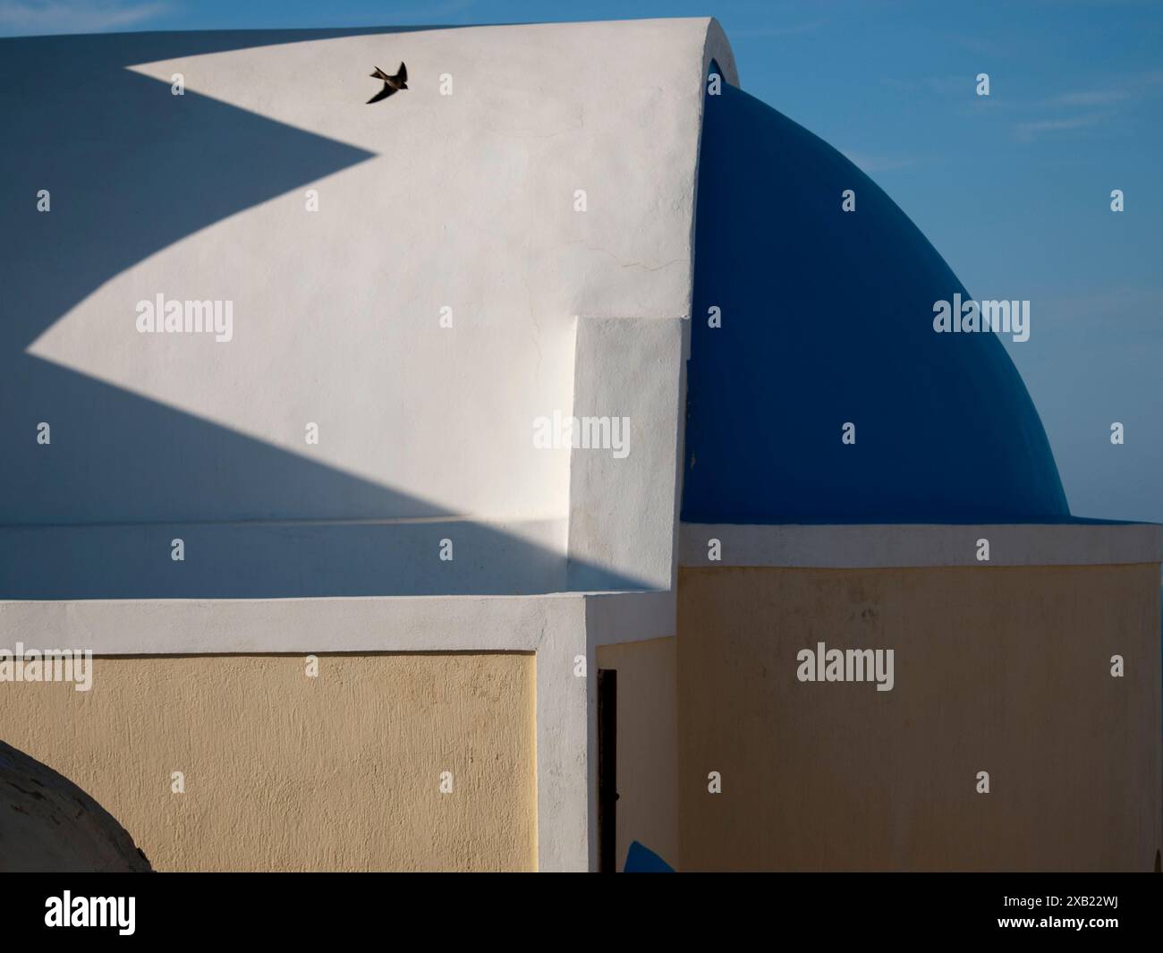 In prossimità della chiesa greco-ortodossa di Oia - Santorini, Grecia Foto Stock