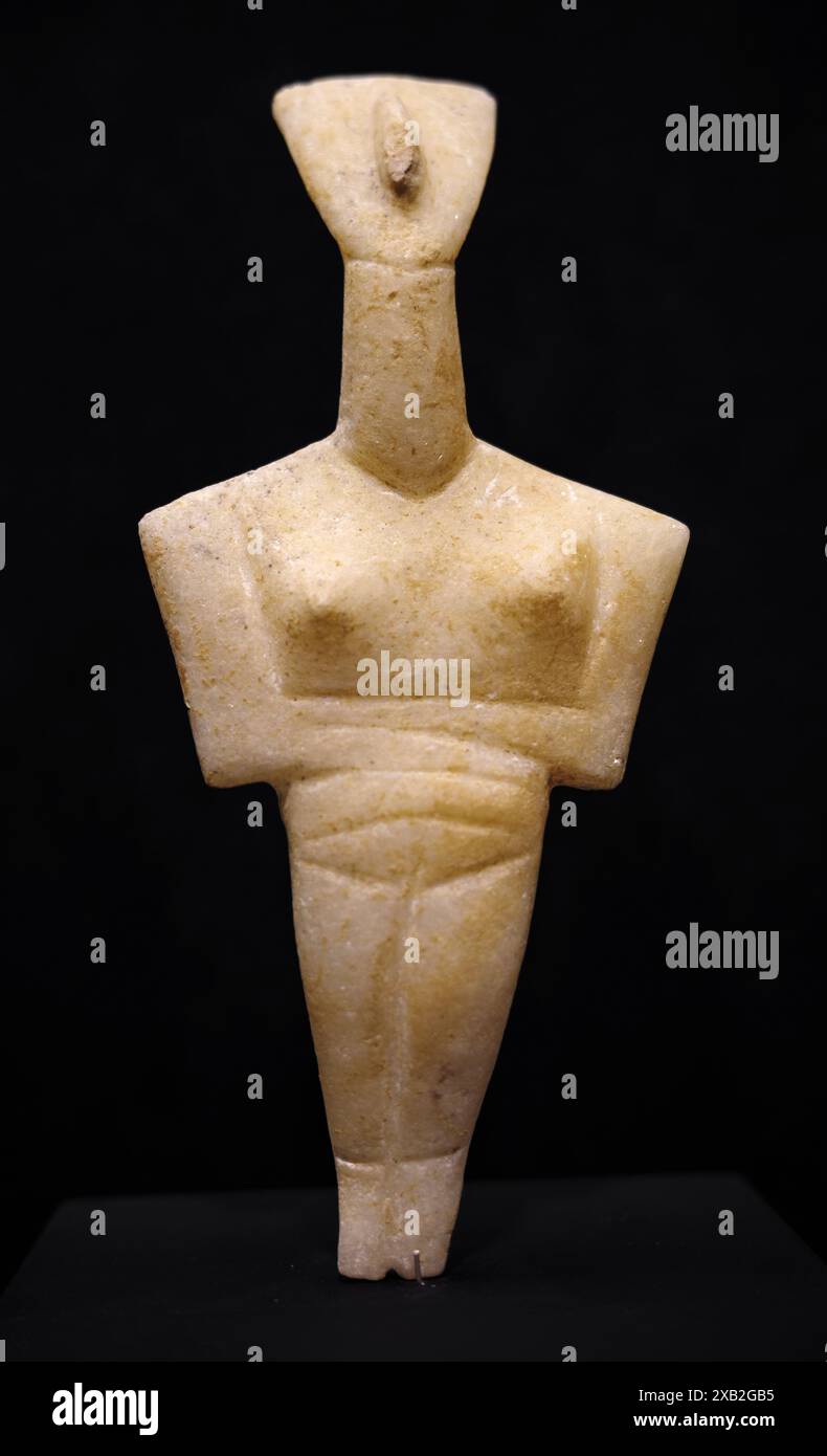 ARTE CICLADICA, statuetta femminile di tipo canonico, varietà Chalandriani. Prima età del bronzo 2700-2300 a.C. Syros, Grecia. Foto Stock