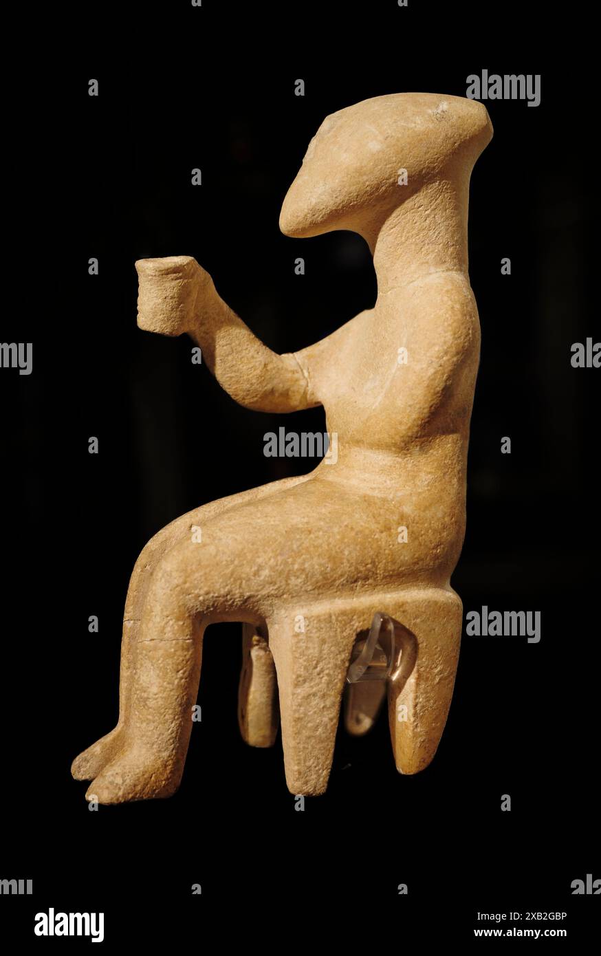 ARTE CICLADICA, portabicchieri, figurina di tipo canonico, fase Syros. Prima età del bronzo, prima del ciclo II. 2800-2300 a.C. Syros, Grecia. Foto Stock