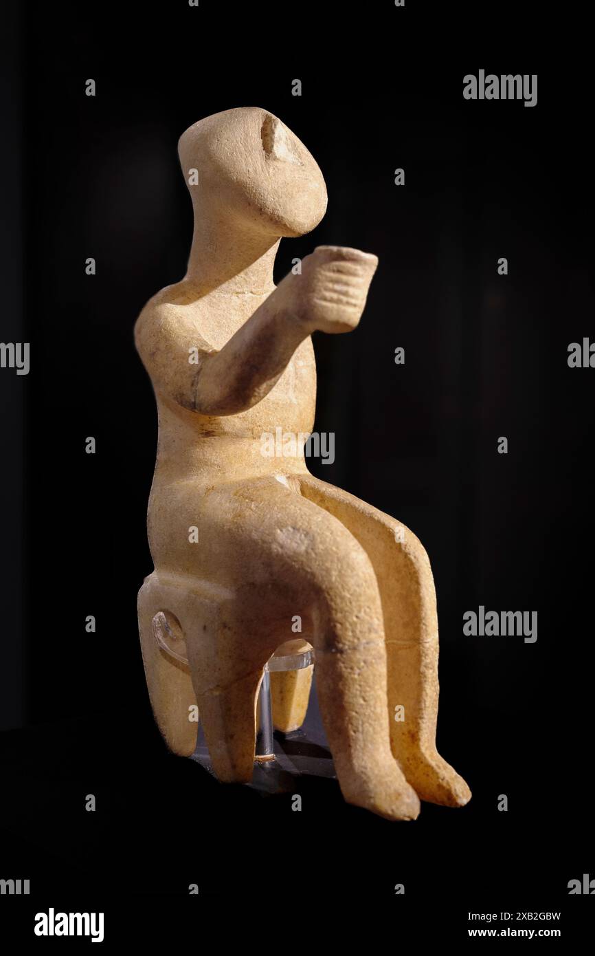 ARTE CICLADICA, portabicchieri, figurina di tipo canonico, fase Syros. Prima età del bronzo, prima del ciclo II. 2800-2300 a.C. Syros, Grecia. Foto Stock