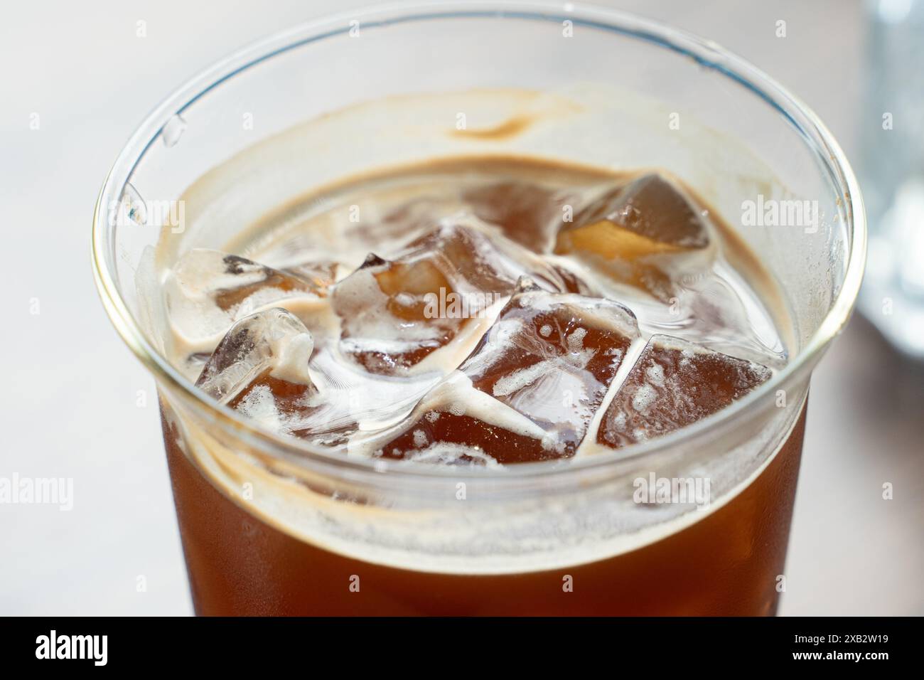 Tazza di caffè su un tavolo Foto Stock