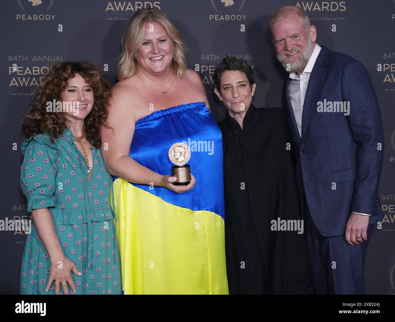 Los Angeles, Stati Uniti. 9 giugno 2024. (L-R) Hannah Bos, Bridget Everett, Carolyn Strauss e Paul Thureen posano nella sala stampa al 84° Annual Peabody Awards tenutosi al Beverly Wilshire di Beverly Hills, CALIFORNIA, domenica, 9 giugno 2024. (Foto di Sthanlee B. Mirador/Sipa USA) credito: SIPA USA/Alamy Live News Foto Stock