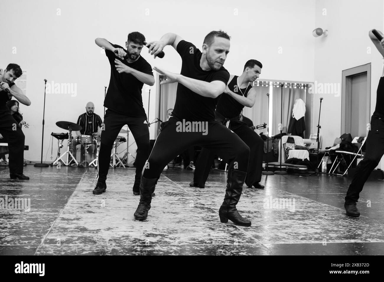 Il ballerino Manuel Liñan durante la sua esecuzione dell'anteprima del suo spettacolo "Muerta de amor", al Centro Coreografico Canal, il 10 giugno 2024 a Madr Foto Stock