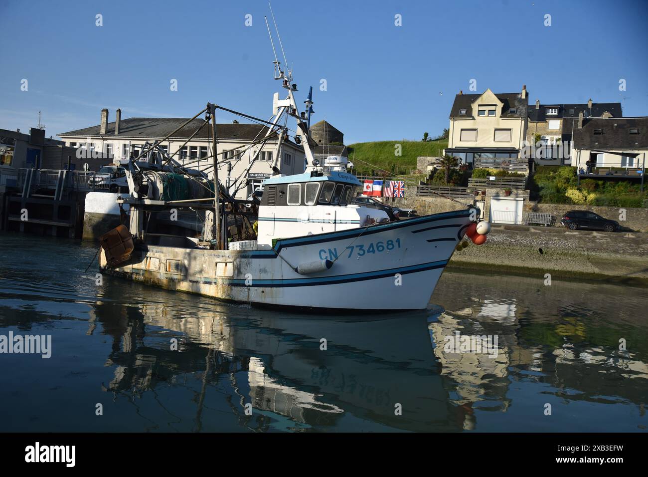 Parte della flotta di pescatori di Port en Bessin Francia Foto Stock