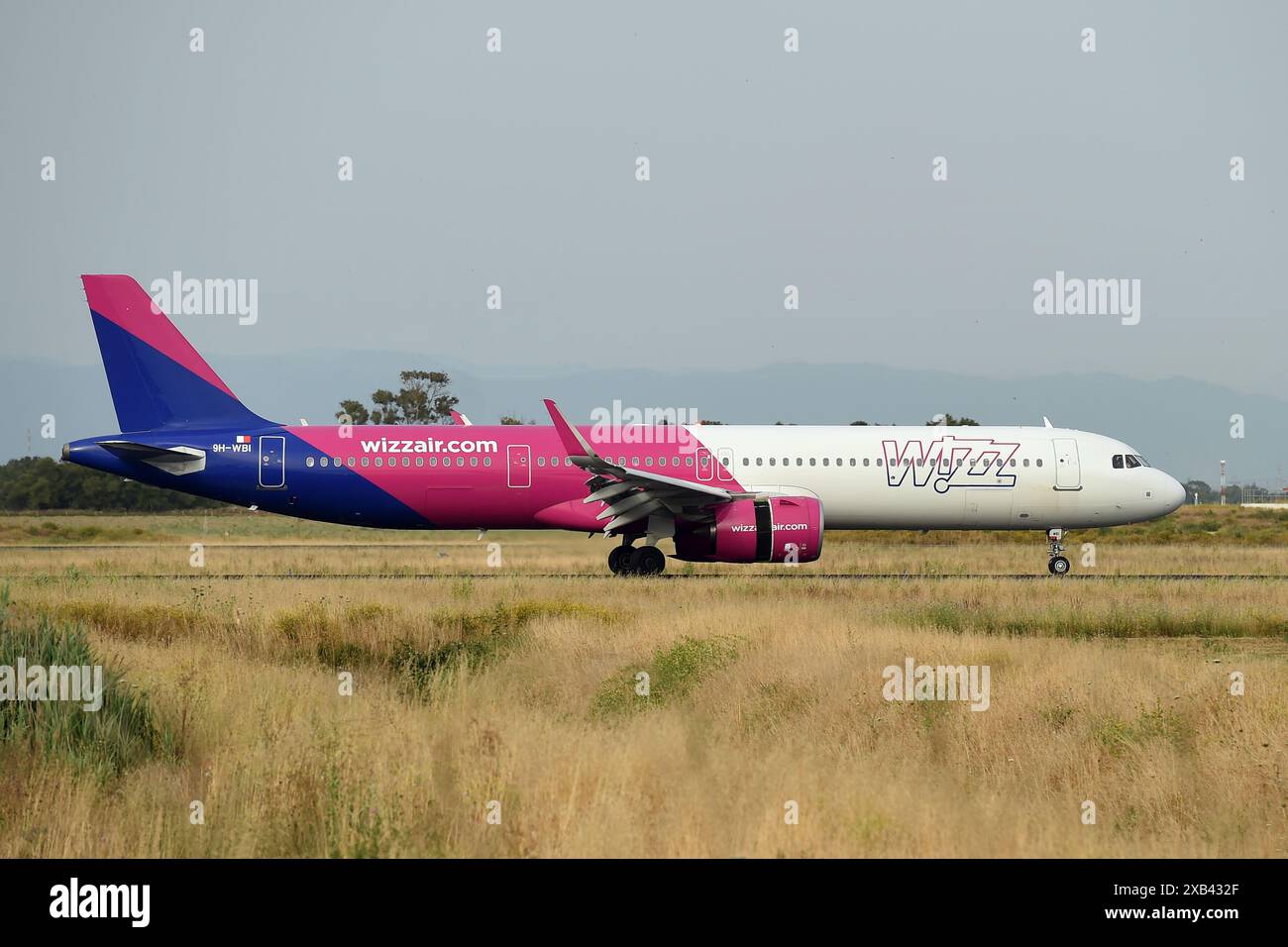 Roma, Lazio. 8 giugno 2024. Airbus A321 Wizz Air . Aereo per l'aeroporto di Fiumicino. Fiumicino (Italia), 09 giugno 2024. Foto 01 credito: Agenzia fotografica indipendente/Alamy Live News Foto Stock