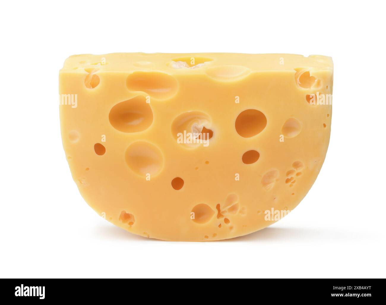 Pezzo di formaggio Maasdam isolato su bianco Foto Stock