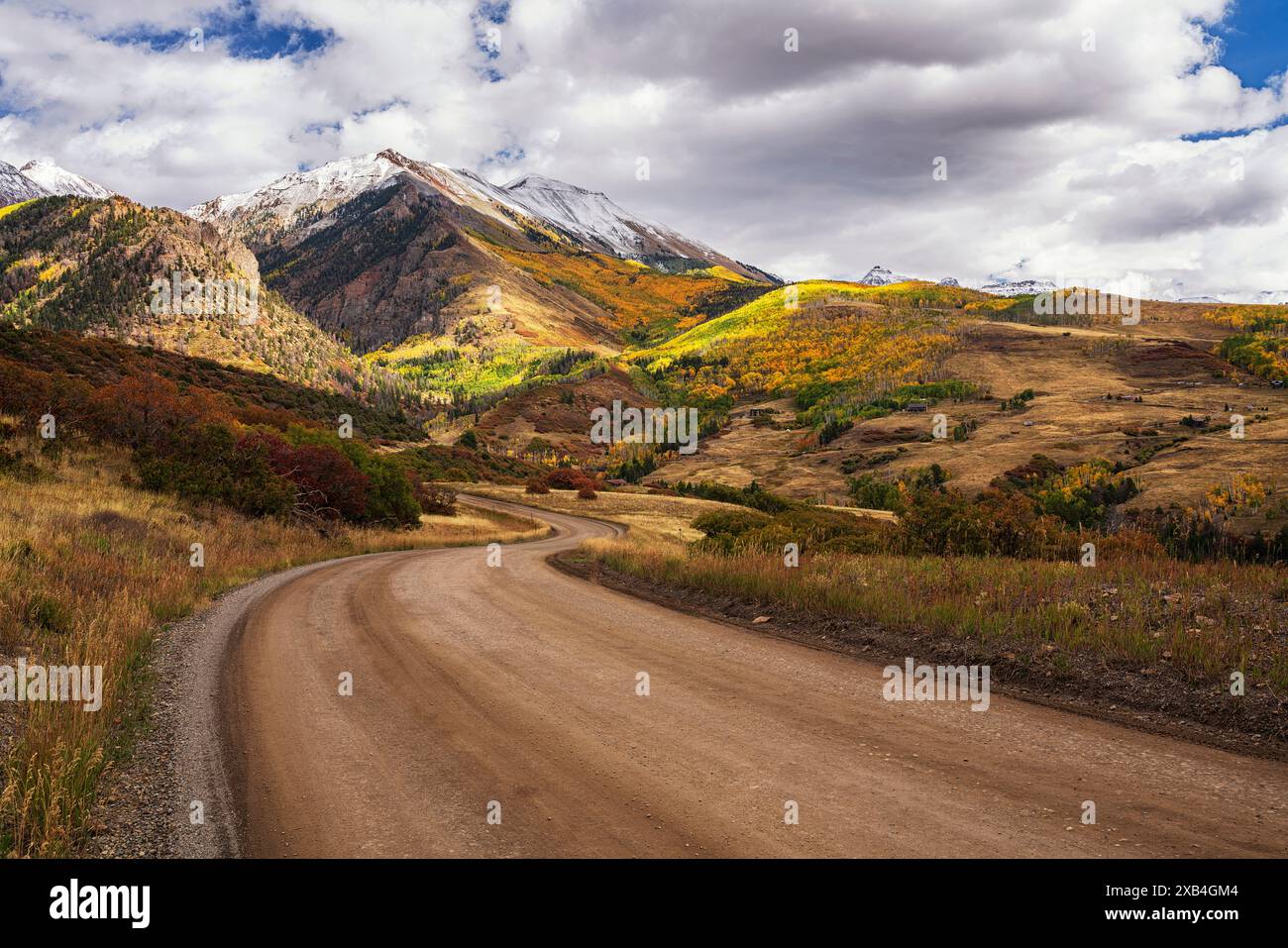 Bellissimo pomeriggio autunnale lungo l'ultima Dollar Road in Colorado Foto Stock