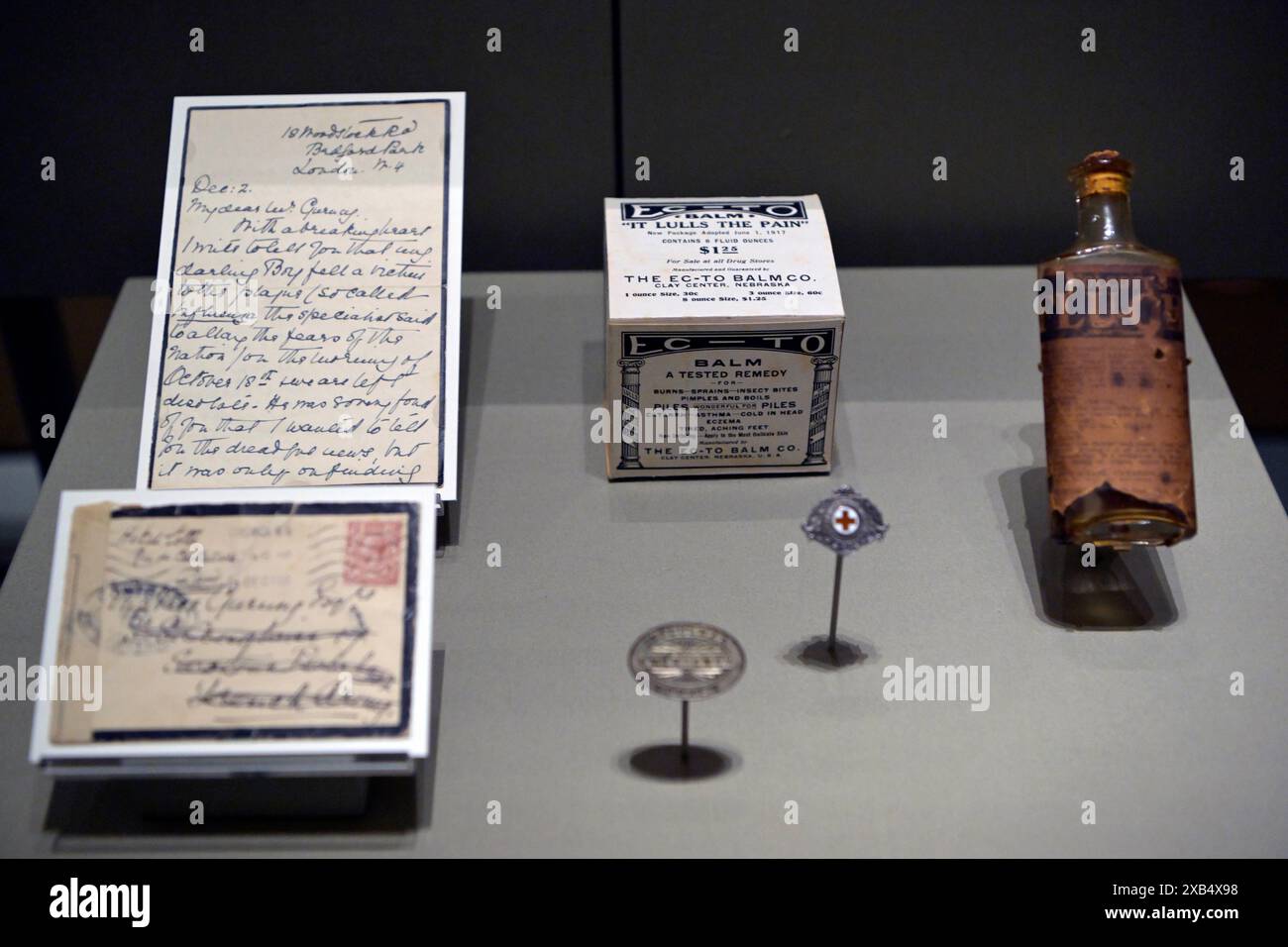Washington, Stati Uniti. 10 giugno 2024. A Past Global influenza Pandemic 1918 Home Remedies, durante una mostra "Collecting Memories", oggi 10 giugno 2024 presso la Biblioteca del Congresso di Washington DC, USA. (Foto di Lenin Nolly/Sipa USA) credito: SIPA USA/Alamy Live News Foto Stock