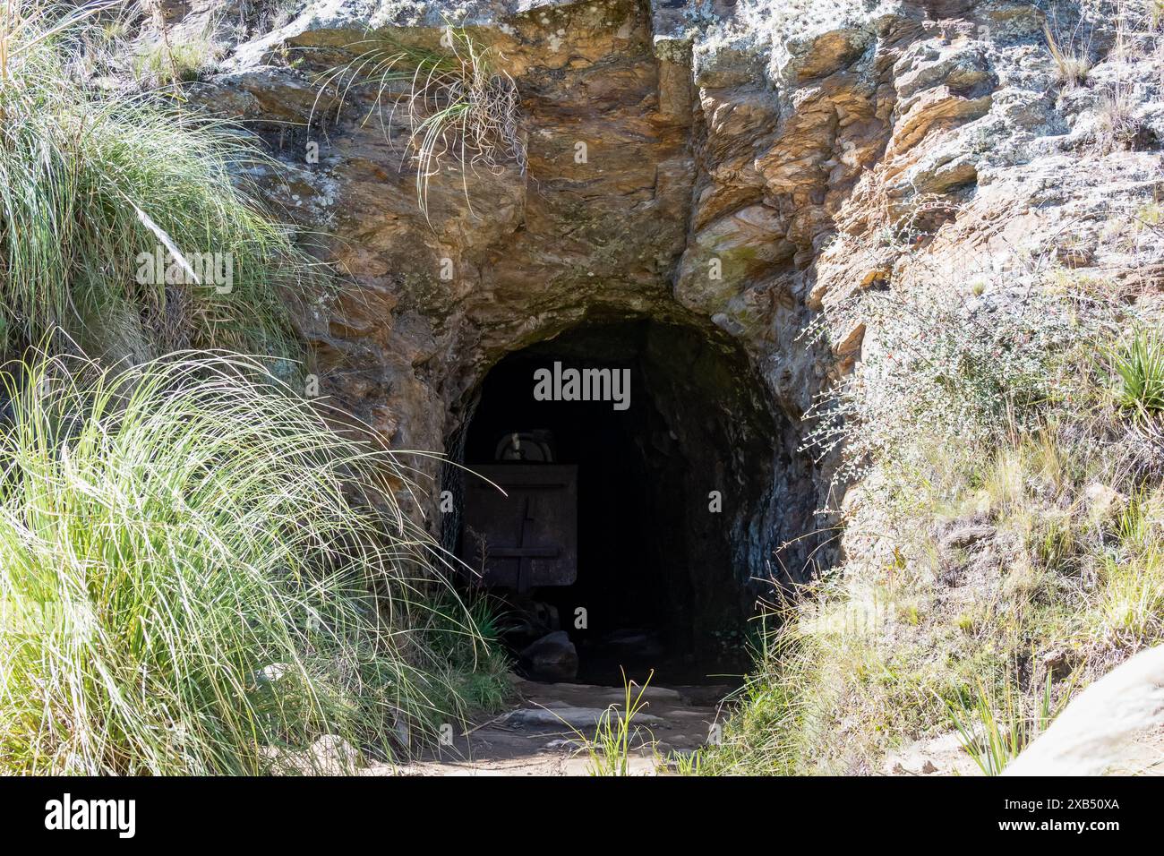 Ingresso abbandonato al tunnel dell'oro, a San Luis, Argentina. Foto Stock