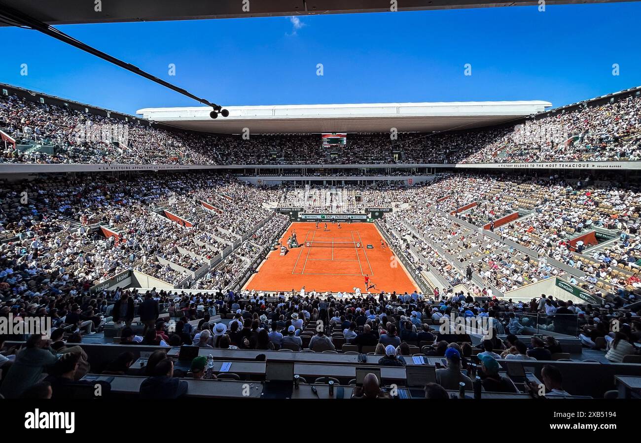 Vista generale del tribunale Philippe Chatrier durante la tredicesima giornata del Roland-Garros 2024, torneo di tennis ATP e WTA Grand Slam il 7 giugno 2024 allo stadio Roland-Garros di Parigi, Francia Foto Stock