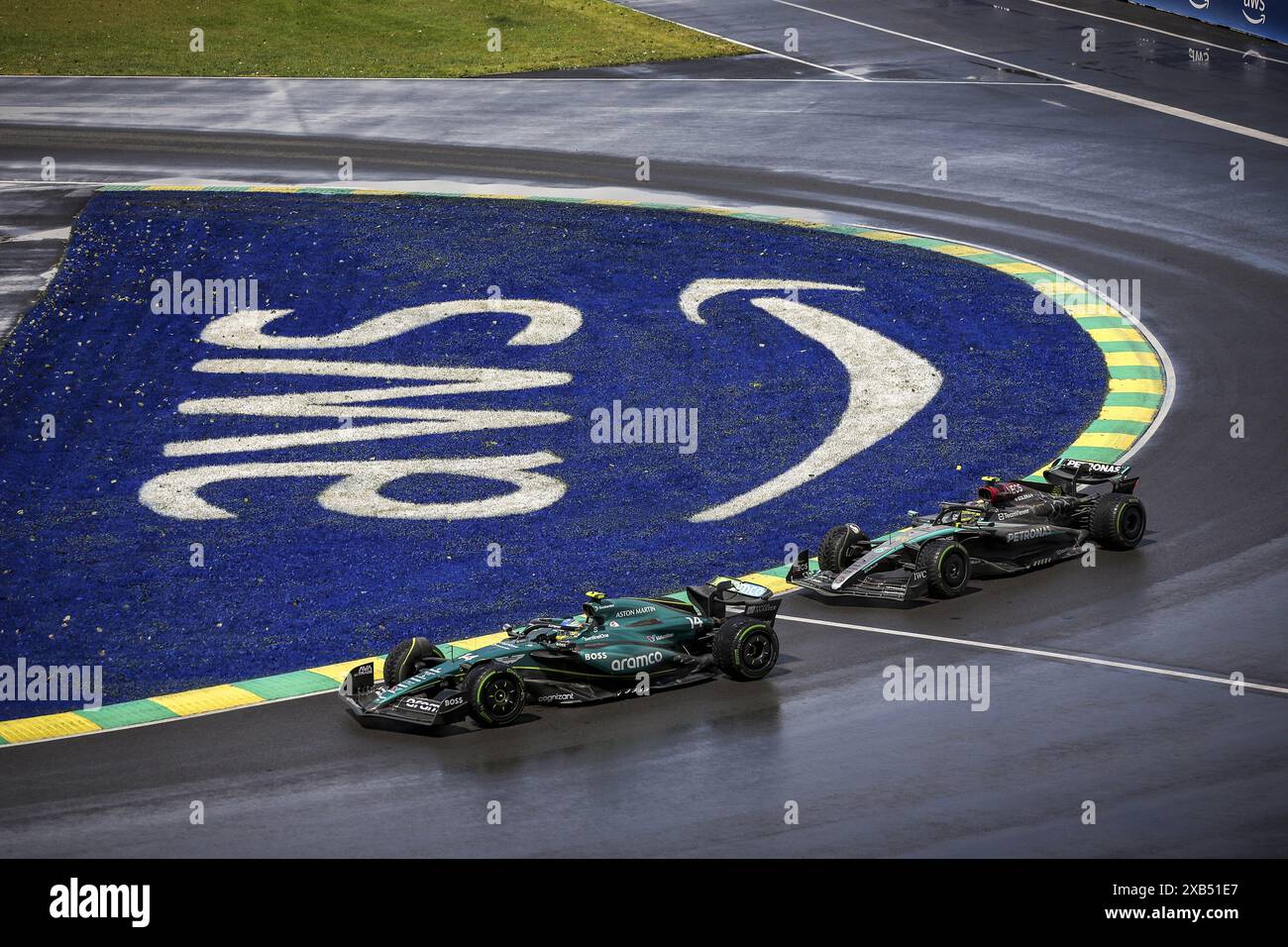 14 ALONSO Fernando (spa), Aston Martin F1 Team AMR24, 63 RUSSELL George (gbr), Mercedes AMG F1 Team W15, azione durante la Formula 1 AWS Grand Prix du Canada 2024, 9° round del Campionato del mondo di Formula 1 2024 dal 07 al 09 giugno 2024 sul circuito Gilles Villeneuve, a Montreal, Canada Foto Stock