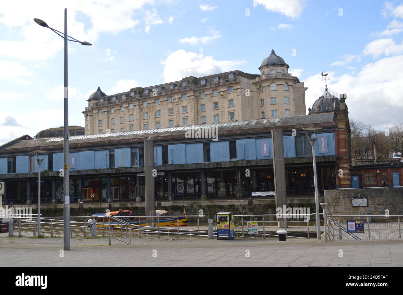 Il Bristol Marriott Royal Hotel si affaccia sul lungomare di Bristol, Inghilterra, Regno Unito. 26 febbraio 2024 Foto Stock