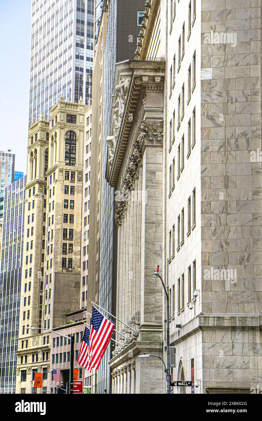 Wall Street e New York Stock Exchange, esterno dell'edificio, New York City, New York, USA Foto Stock