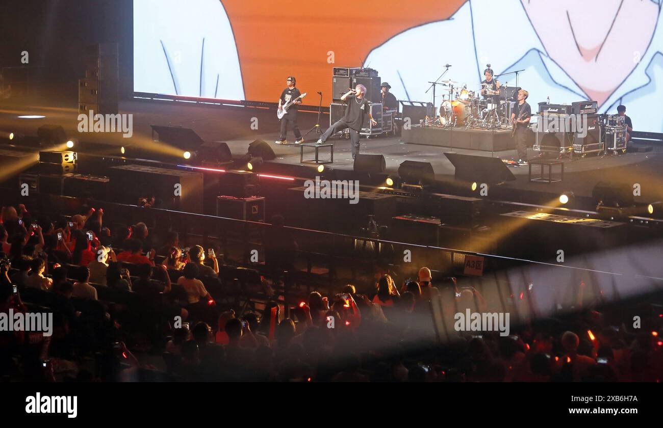 Shanghai, Cina. 11 giugno 2024. La rock band giapponese SPYAIR parteciperà al fan festival per la prima del film anime ''Volleyball Teen Junkyard Battle'' presso l'Oriental Sports Center di Shanghai, Cina, il 10 giugno 2024. (Foto di Costfoto/NurPhoto) credito: NurPhoto SRL/Alamy Live News Foto Stock