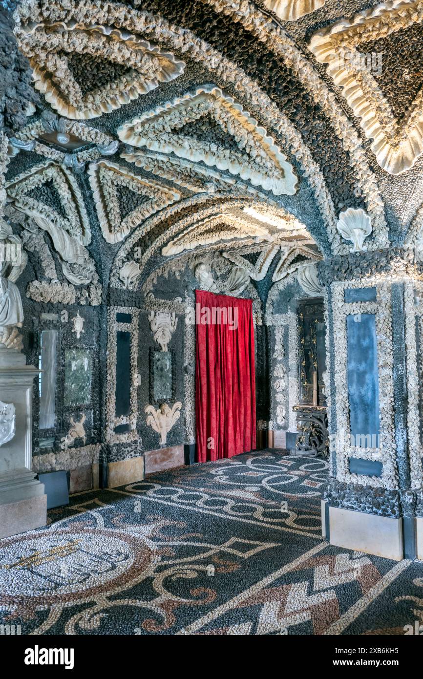 Grotte di ghiaia presso Palazzo Borromeo a Isolo bella Lakr Maggiori Italia Foto Stock