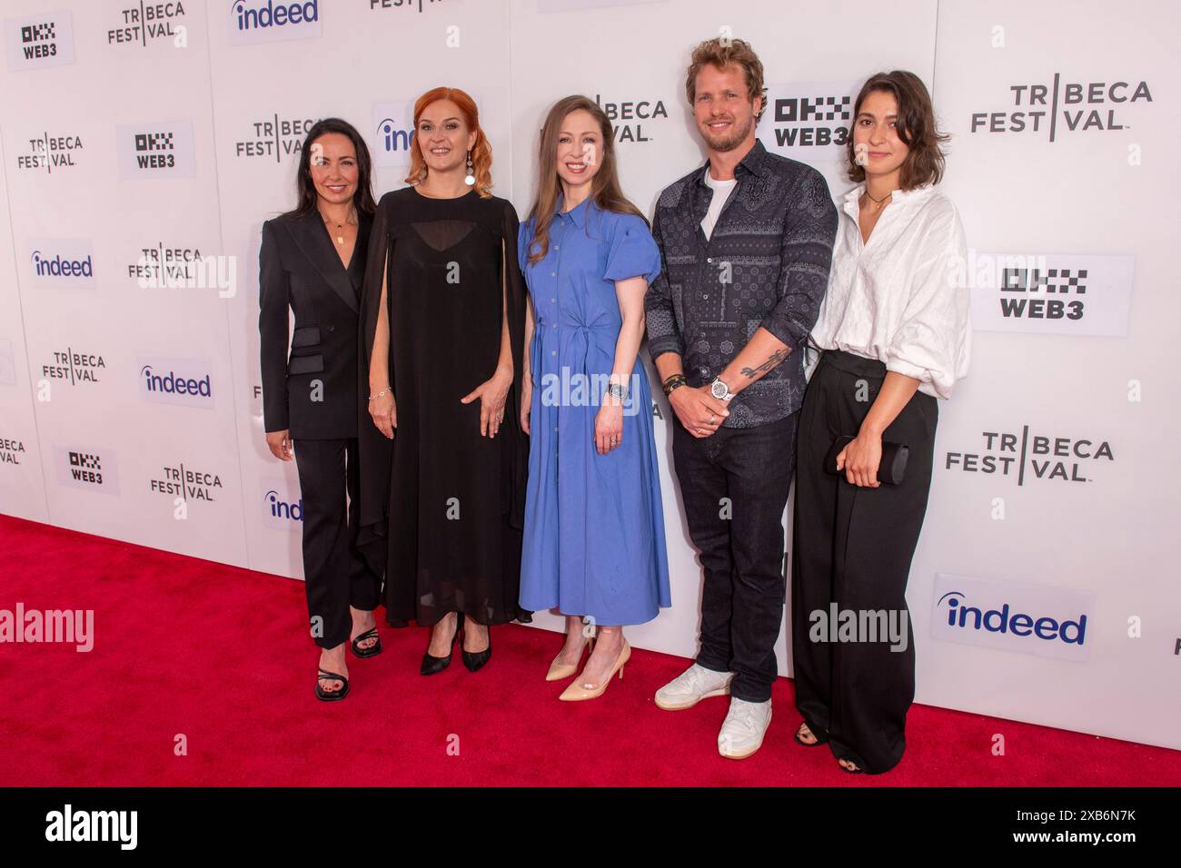 New York, Stati Uniti. 9 giugno 2024. NEW YORK, NEW YORK - 09 GIUGNO: (L-R) Laura Warner, Anna Neistat, Chelsea Clinton, Sam Branson e Solomila Stasiv partecipano alla prima di "The Crane's Call" durante il Tribeca Festival 2024 allo SVA Theater il 9 giugno 2024 a New York City. Crediti: Ron Adar/Alamy Live News crediti: Ron Adar/Alamy Live News Foto Stock