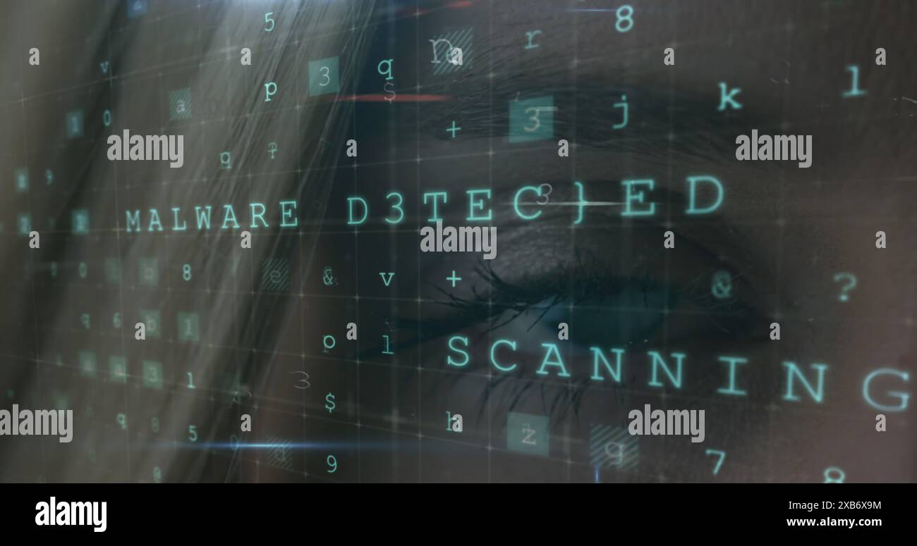 Giovane donna caucasica che guarda lo schermo del computer con testo di rilevamento malware Foto Stock