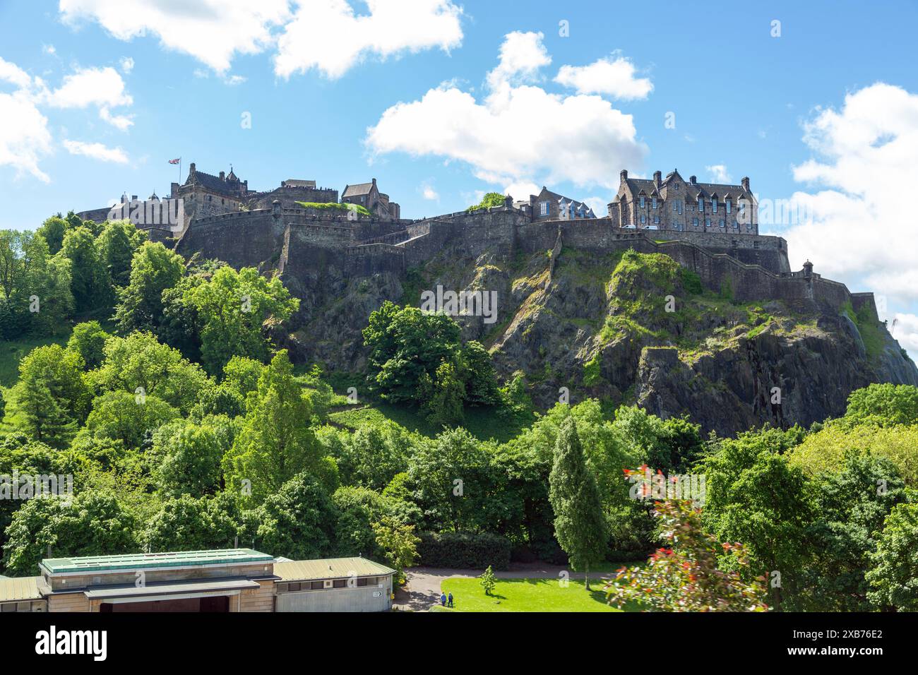 Castello di Edimburgo visto da Princess Street. Foto Stock