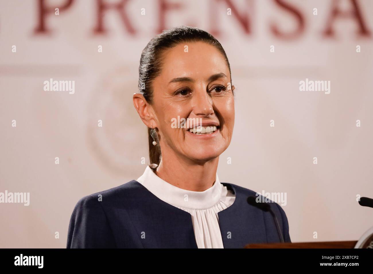 Claudia Sheinbaum entrante presidente Briefing Mexico entrante, Claudia Sheinbaum Pardo, parla durante il suo primo briefing al Palazzo Nazionale dopo l'incontro con il presidente uscente Andres Manuel Lopez Obrador. Durante la conferenza stampa ha parlato di aver annunciato il suo gabinetto la prossima settimana per iniziare la transizione con il governo messicano. Il 10 giugno 2024 a città del Messico, Messico. Città del Messico CDMX Messico Copyright: XLuisxBarronx Foto Stock