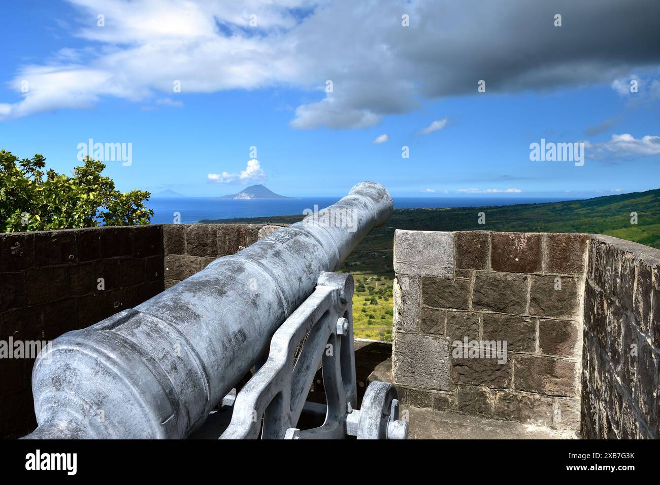 Brimstone Hill Fortress, St Kitts - 31 gennaio 2024: Saint Eustatius vista da Fort George Foto Stock