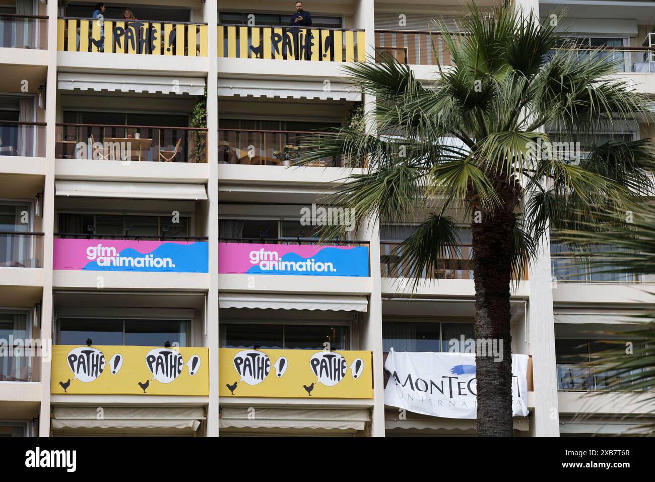 Cannes, Francia. 15 maggio 2024. La Croisette. Festival internazionale del cinema. Francia. Credito: Gerard Crossay/Alamy Stock Photo Foto Stock