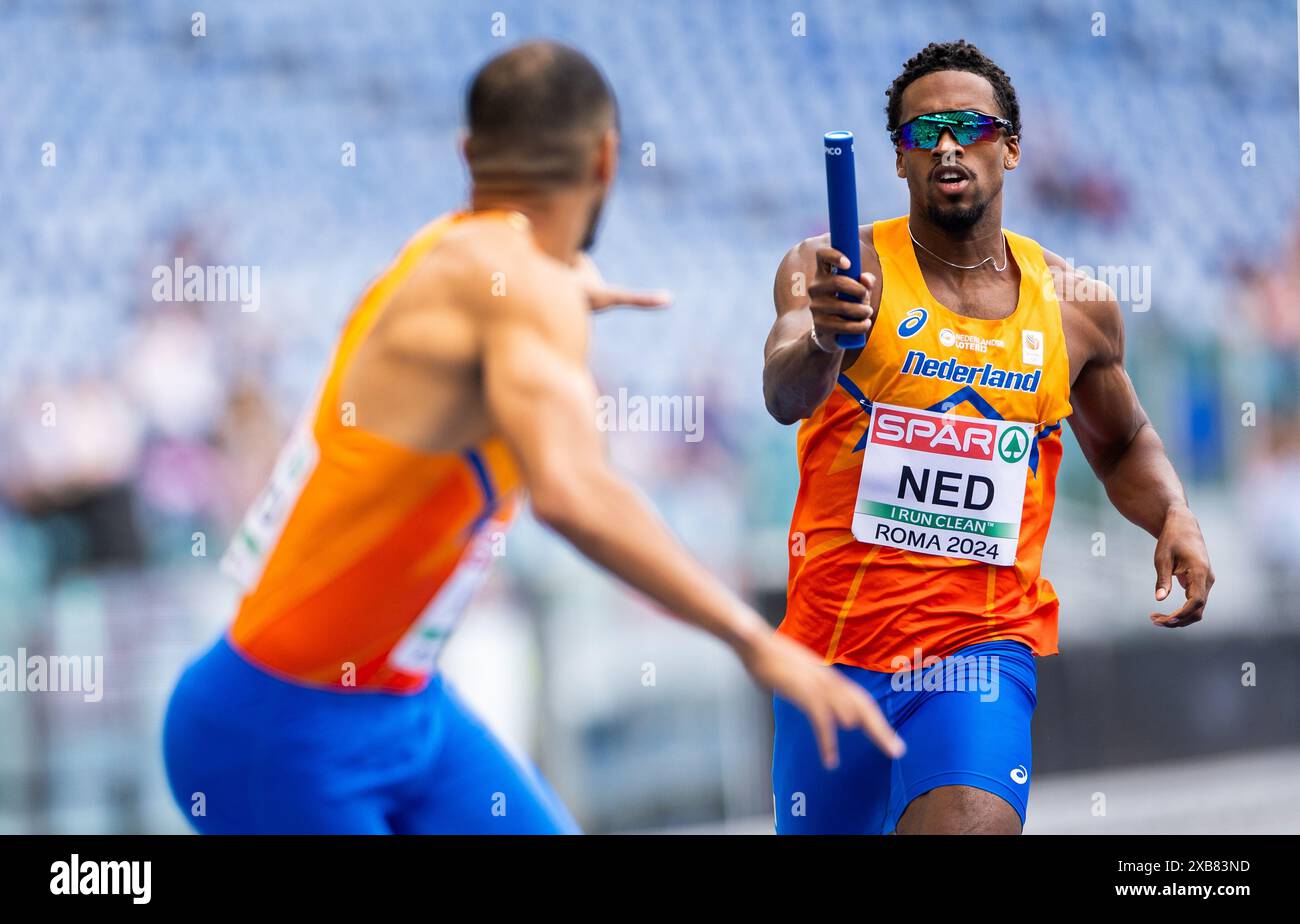 ROMA - Isayah Boers e Terrence Agard in azione nella staffetta maschile 4x400 m nella quinta giornata dei Campionati europei di atletica leggera. ANP IRIS VAN DEN BROEK Foto Stock