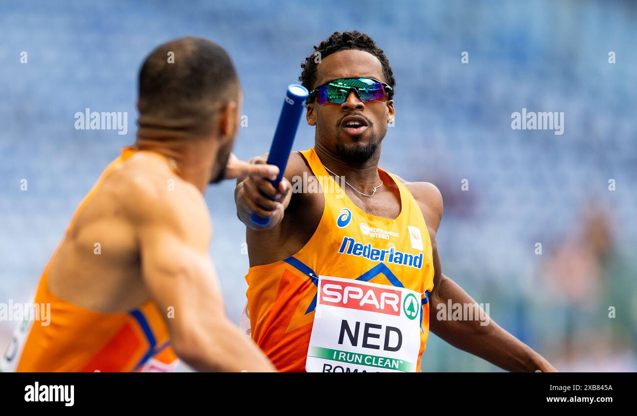 ROMA - Isayah Boers e Terrence Agard in azione nella staffetta maschile 4x400 m nella quinta giornata dei Campionati europei di atletica leggera. ANP IRIS VAN DEN BROEK Foto Stock