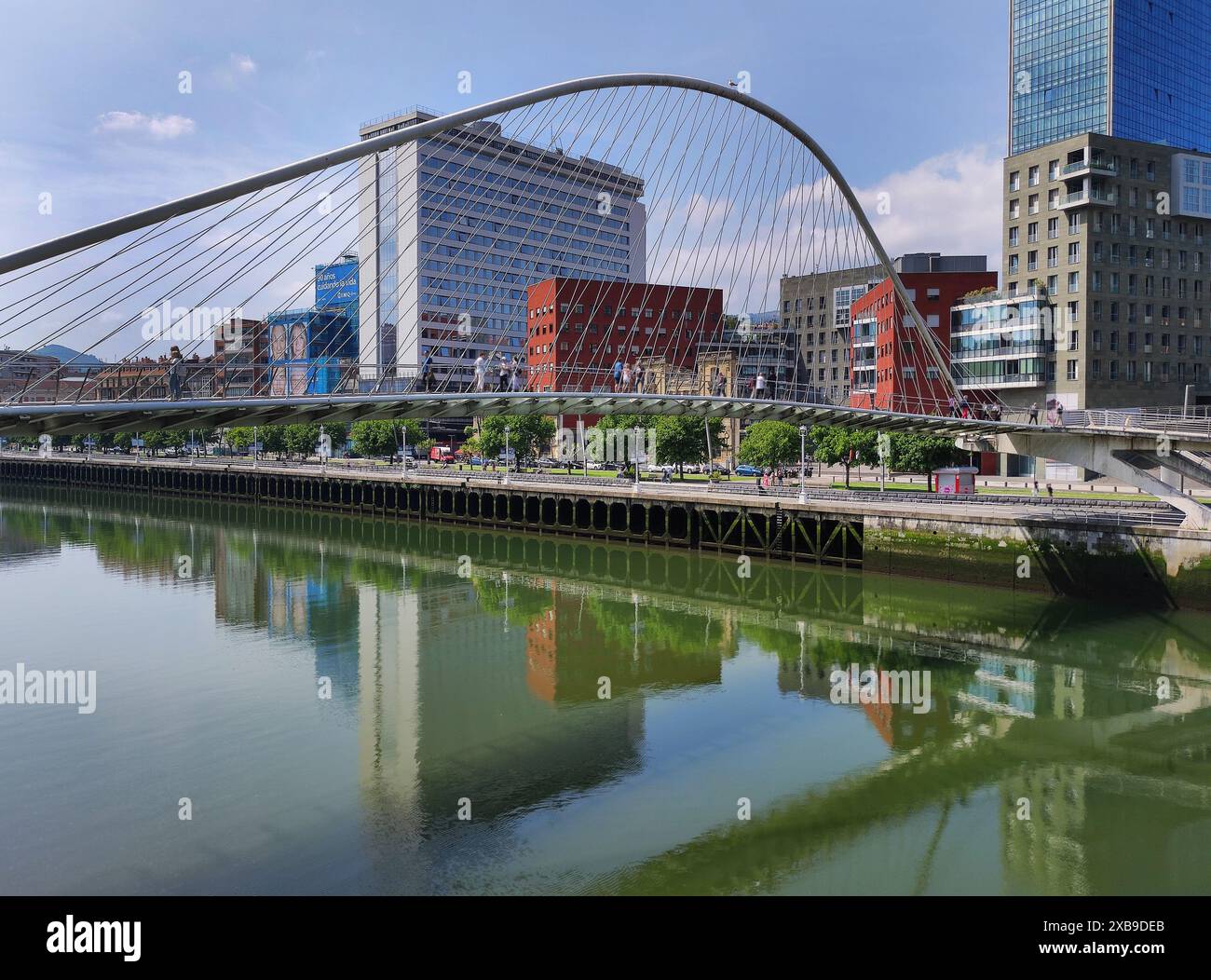 Bilbao: Ponte Zubiri (o Calatrava), nell'estuario di Bilbao Foto Stock