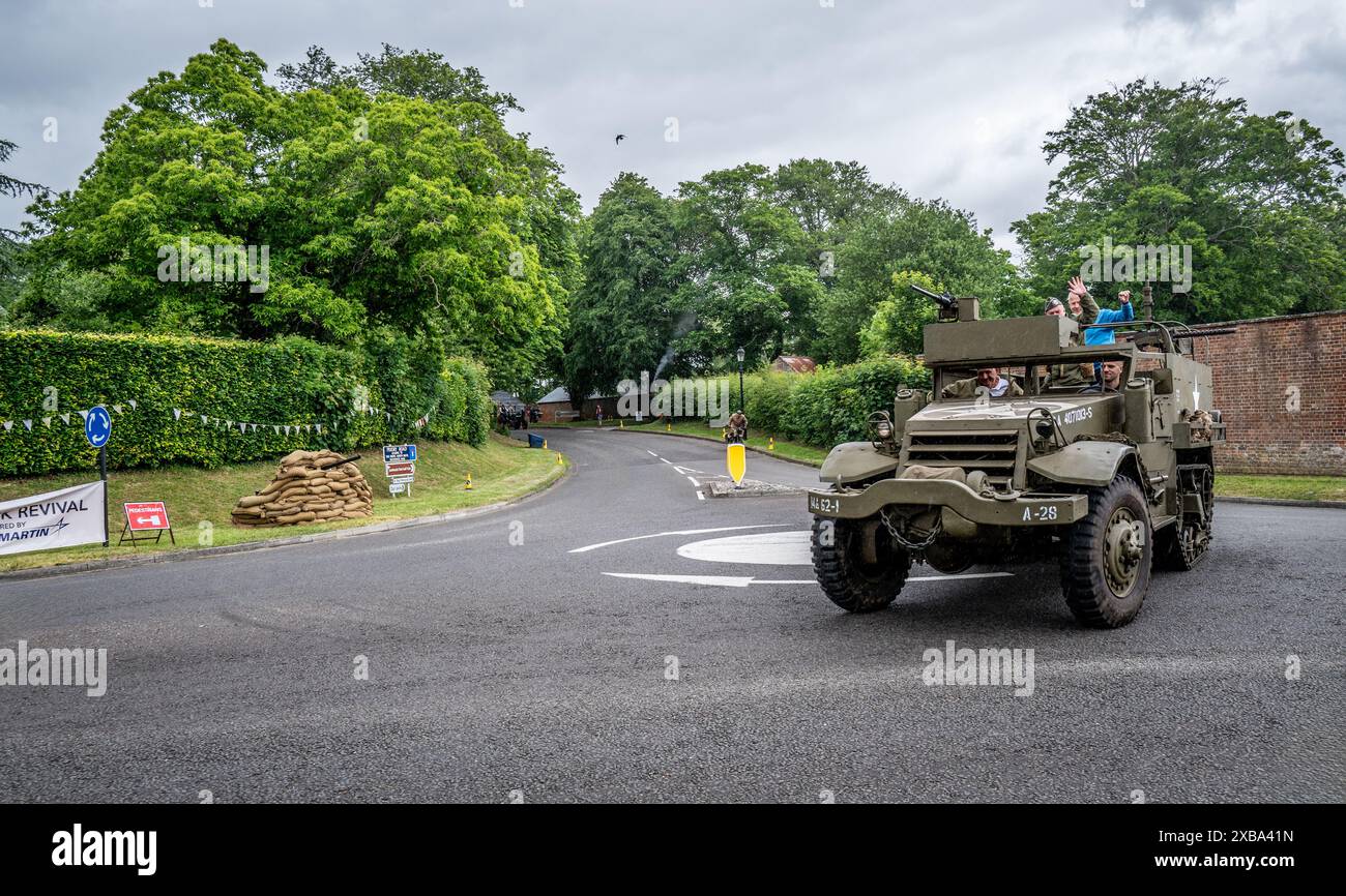 Veicoli militari in occasione del 80° anniversario dello sbarco del D-Day alla rinascita di Southwick del 2024. Foto Stock