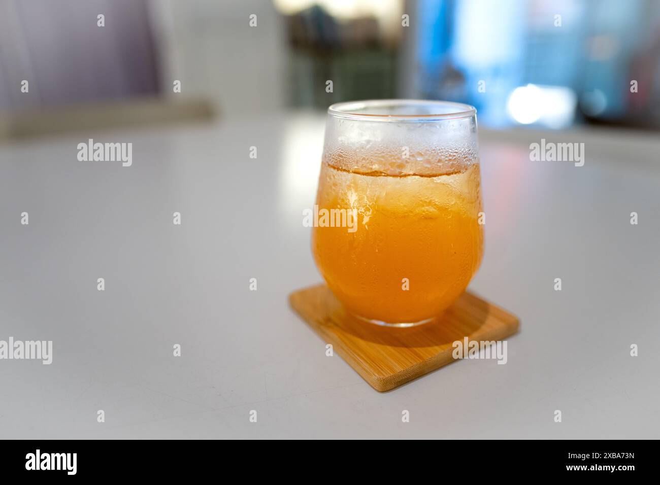 Tè Kombucha freddo sul tavolo Foto Stock