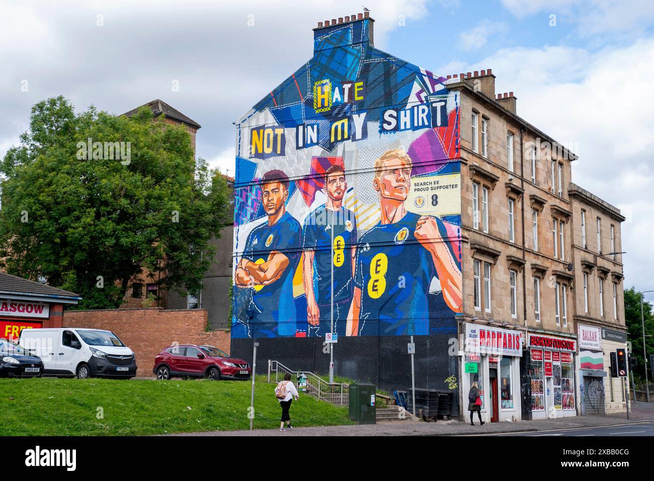 Un nuovo murale nell'estremità est di Glasgow con i giocatori scozzesi (da sinistra) che Adams, Andy Robertson e Scott McTominay, è stato svelato in vista della partita di apertura degli Euros contro la Germania di venerdì. Data foto: Martedì 11 giugno 2024. Foto Stock