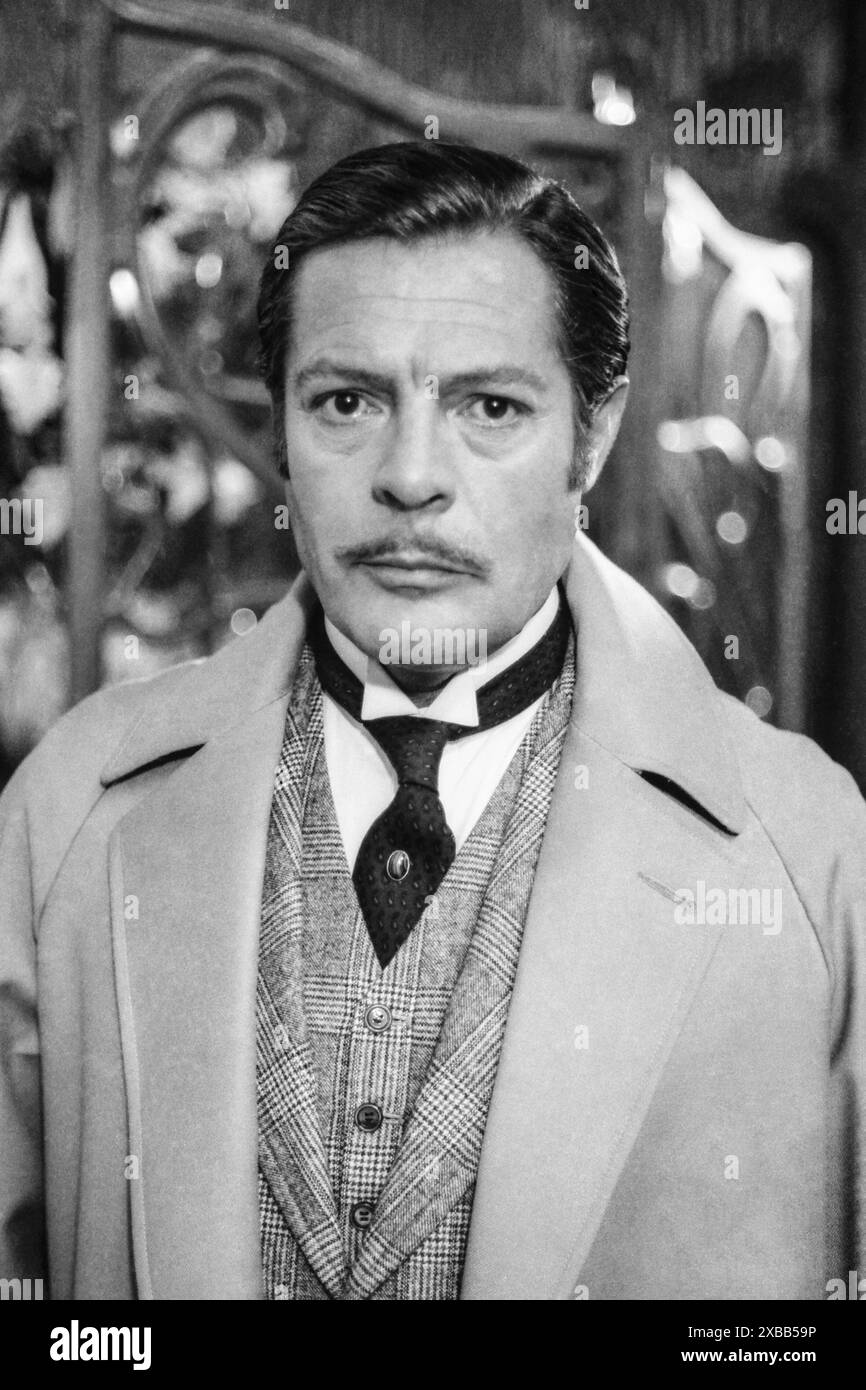 CREATURA DIVINA (DIVINA crea) de Giuseppe Patroni Griffi 1975 ITA, avec Marcello Mastroianni, Laura Antonelli et Terence Stamp d'apres le roman de Luciano Zuccoli Foto Stock