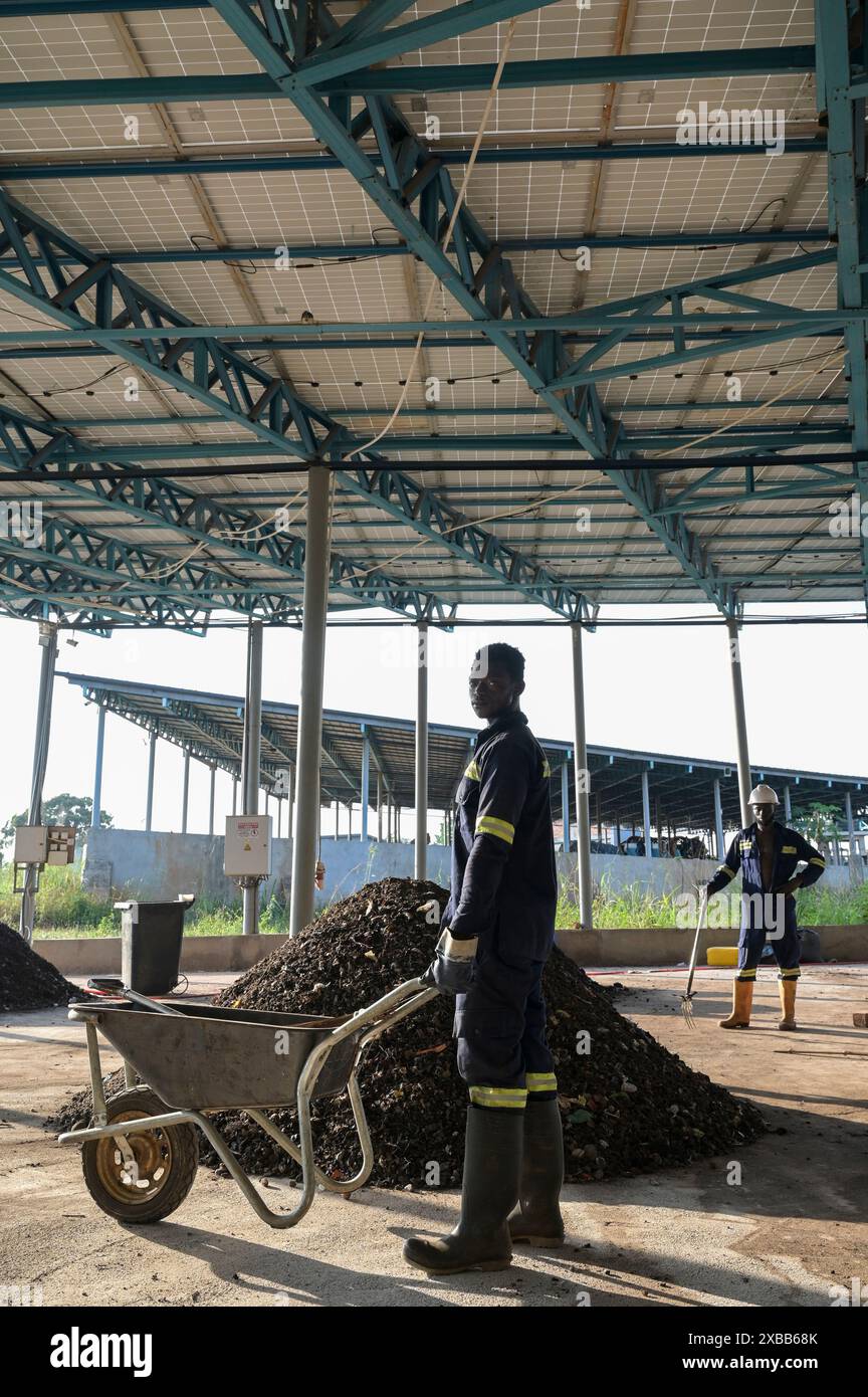 GHANA, regione di Ashanti, Kumasi, Gyankobaa W2E W2E W2E W2E W2E W2E W2E W2E W2E Solar und Biogasanlage, Kompostwerk mit Solardach Foto Stock