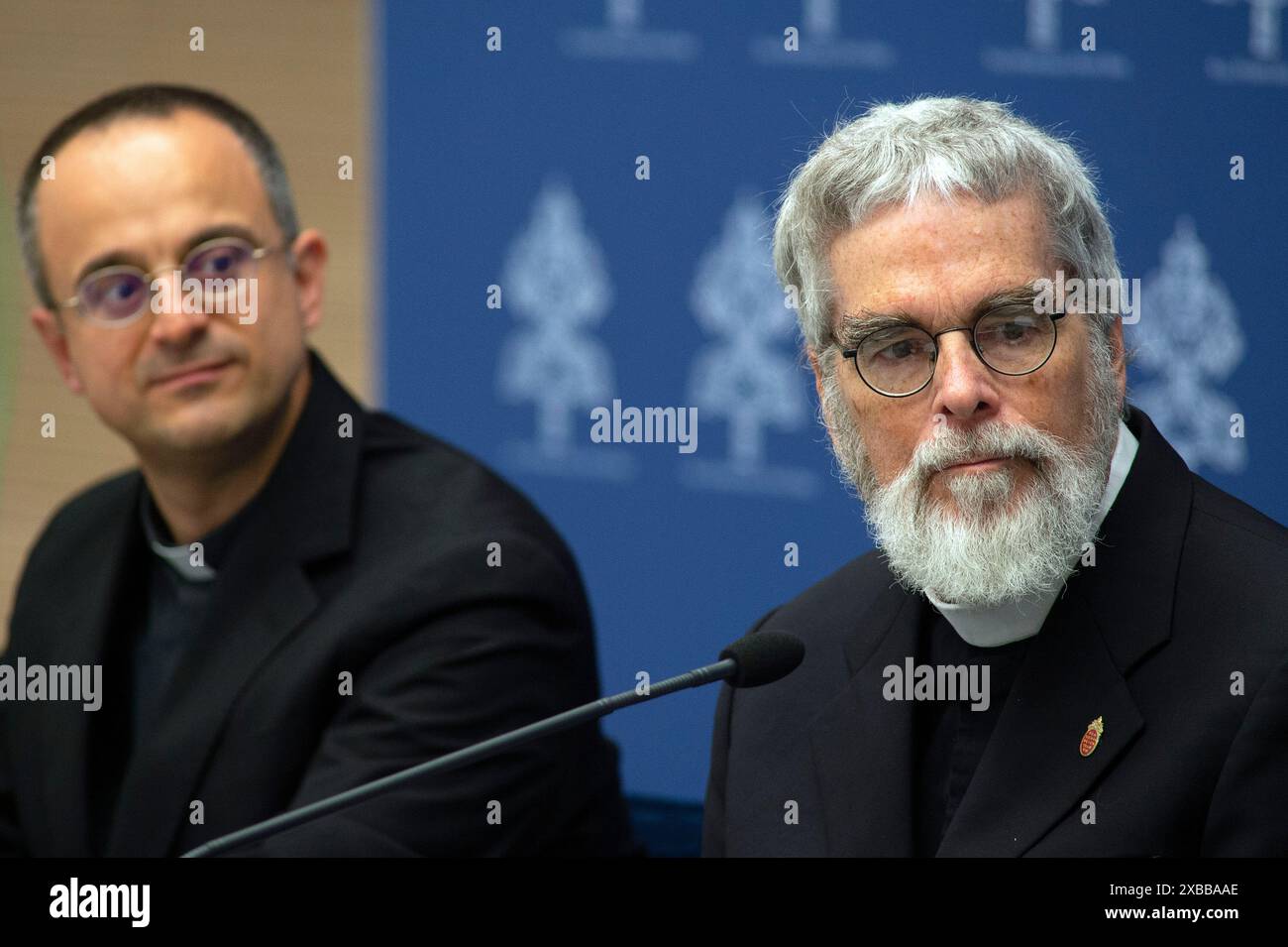 Vaticano, Vaticano. 11 giugno 2024. **NO LIBRI** Italia, Roma, Vaticano, 2024/6/11. Fratello Guy Consolmagno, S.I., Planetologo, Direttore della Specola Vaticana durante una conferenza stampa che presenta il Workshop "buchi neri, onde gravitazionali e singolarità spazio-temporali", un workshop internazionale per celebrare l'eredità di G. Lemaître nel nuovo millennio, organizzato dalla Specola Vaticana. Fotografia di ALESSIA GIULIANI / Catholic Press Photo Credit: Agenzia fotografica indipendente / Alamy Live News Foto Stock