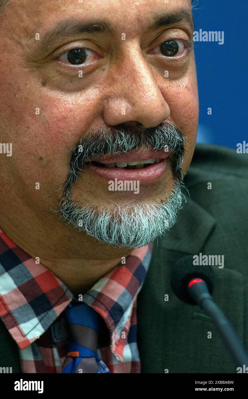 Vaticano, Vaticano. 11 giugno 2024. **NO LIBRI** Italia, Roma, Vaticano, 2024/6/11 Dr. Fabio Scardigli, fisico teorico, Politecnico di Milano durante una conferenza stampa che presenta il Workshop "buchi neri, onde gravitazionali e singolarità spazio-tempo" - un workshop internazionale per celebrare l'eredità di G. Lemaître nel nuovo millennio, organizzato dalla Specola Vaticana Fotografia di ALESSIA GIULIANI / Catholic Press Photo Credit: Agenzia fotografica indipendente / Alamy Live News Foto Stock