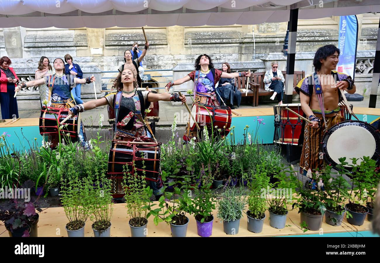 LONDRA, REGNO UNITO. 11 giugno 2024. AMATO: The Drummers of Japan showcase al cortile della Maughan Library del Kings College di Londra, al Wings of Phoenix, portato all'anfiteatro dal Sadler's Wells. Credito: Vedi li/Picture Capital/Alamy Live News Foto Stock
