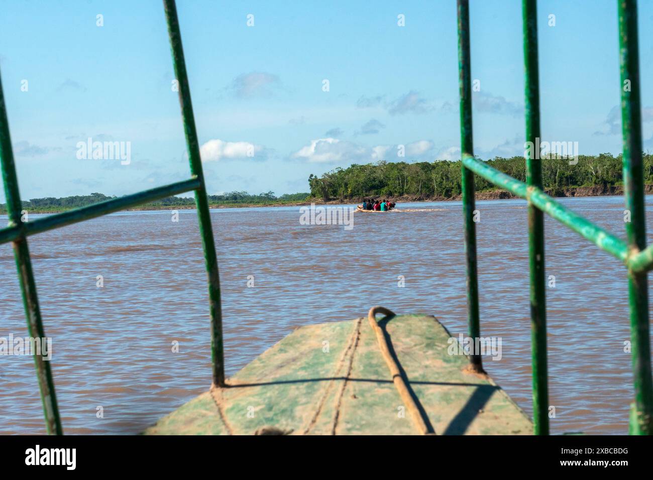 Canale secondario del fiume Ucayali vicino a Pucallpa. Foto Stock