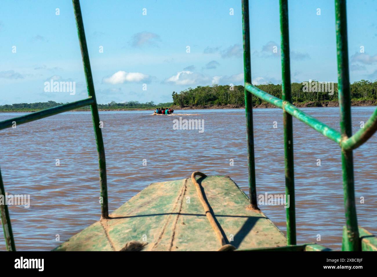 Canale secondario del fiume Ucayali vicino a Pucallpa. Foto Stock